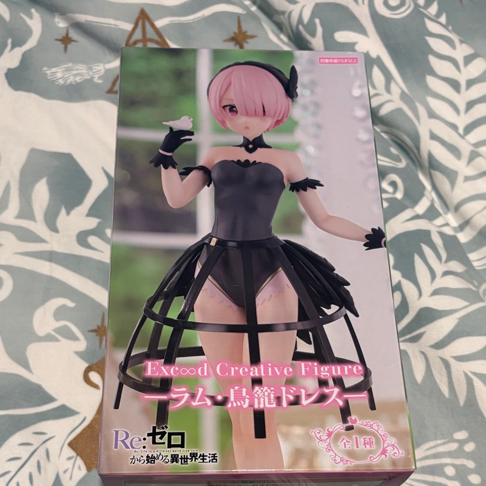 Exqoo Creative Figure with Black Dress